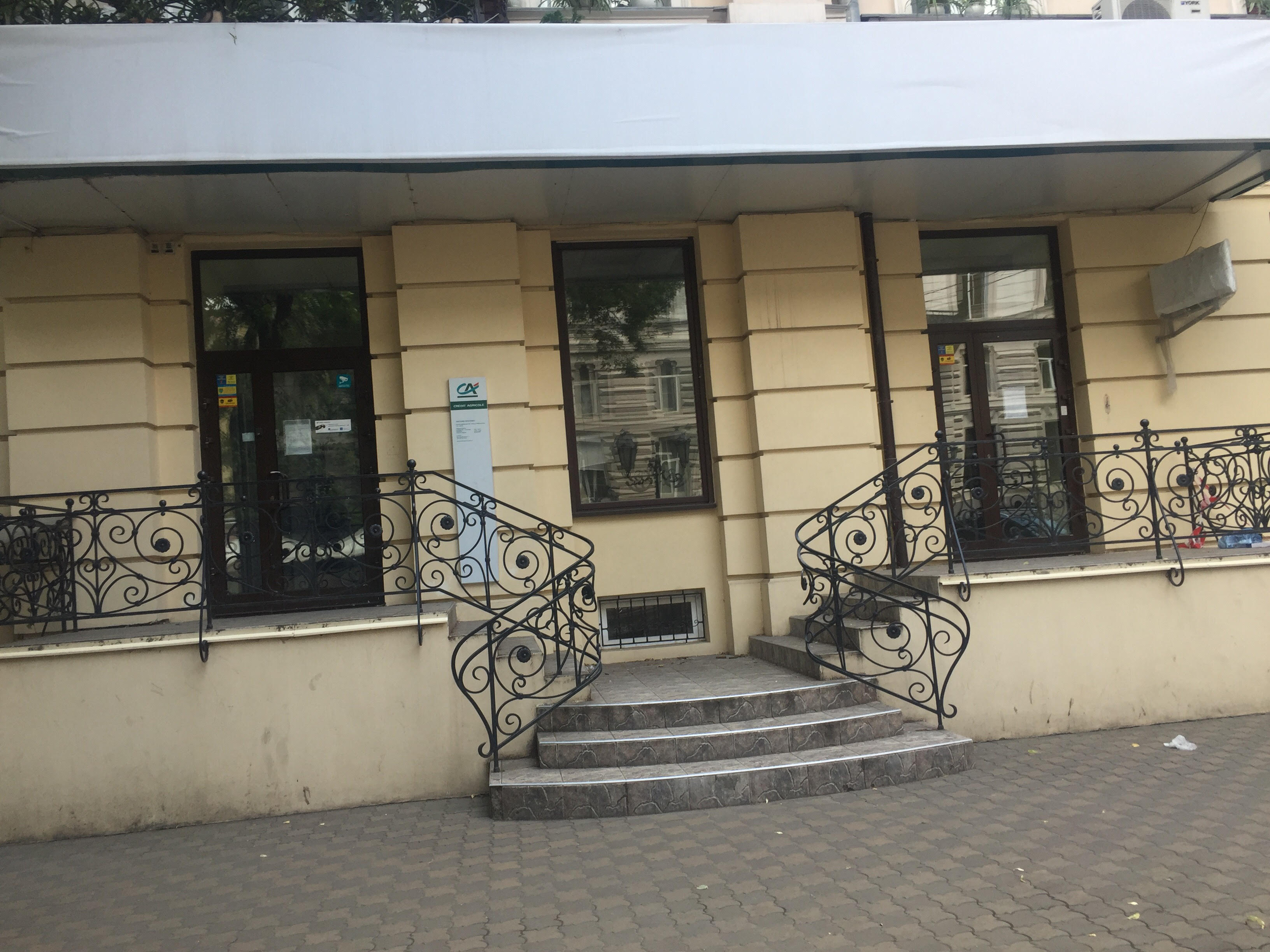 Сдаётся фасадное помещение 200 кв м на улице Дерибасовская!