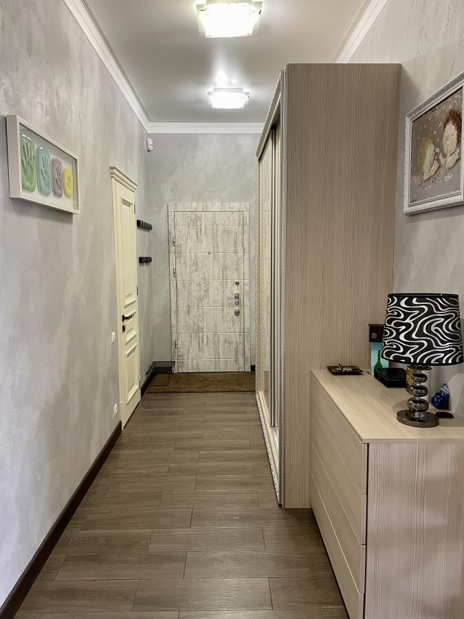 Продам 4 - х комнатную квартиру с ремонтом в самом центре Одессы.
