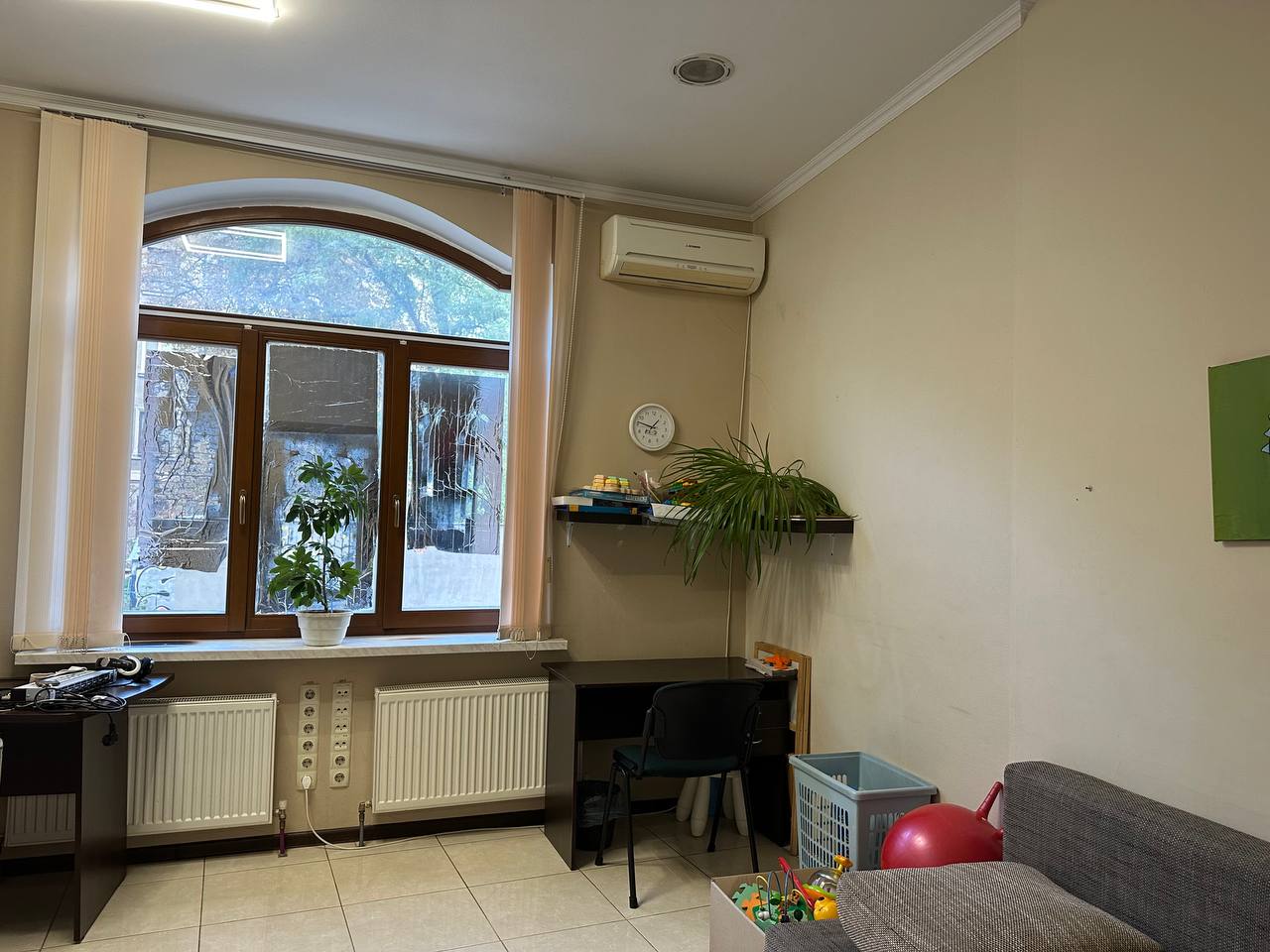 Продам фасадное помещение на ул.Жуковского под клинику, салон, банк ID 52431 (Фото 6)