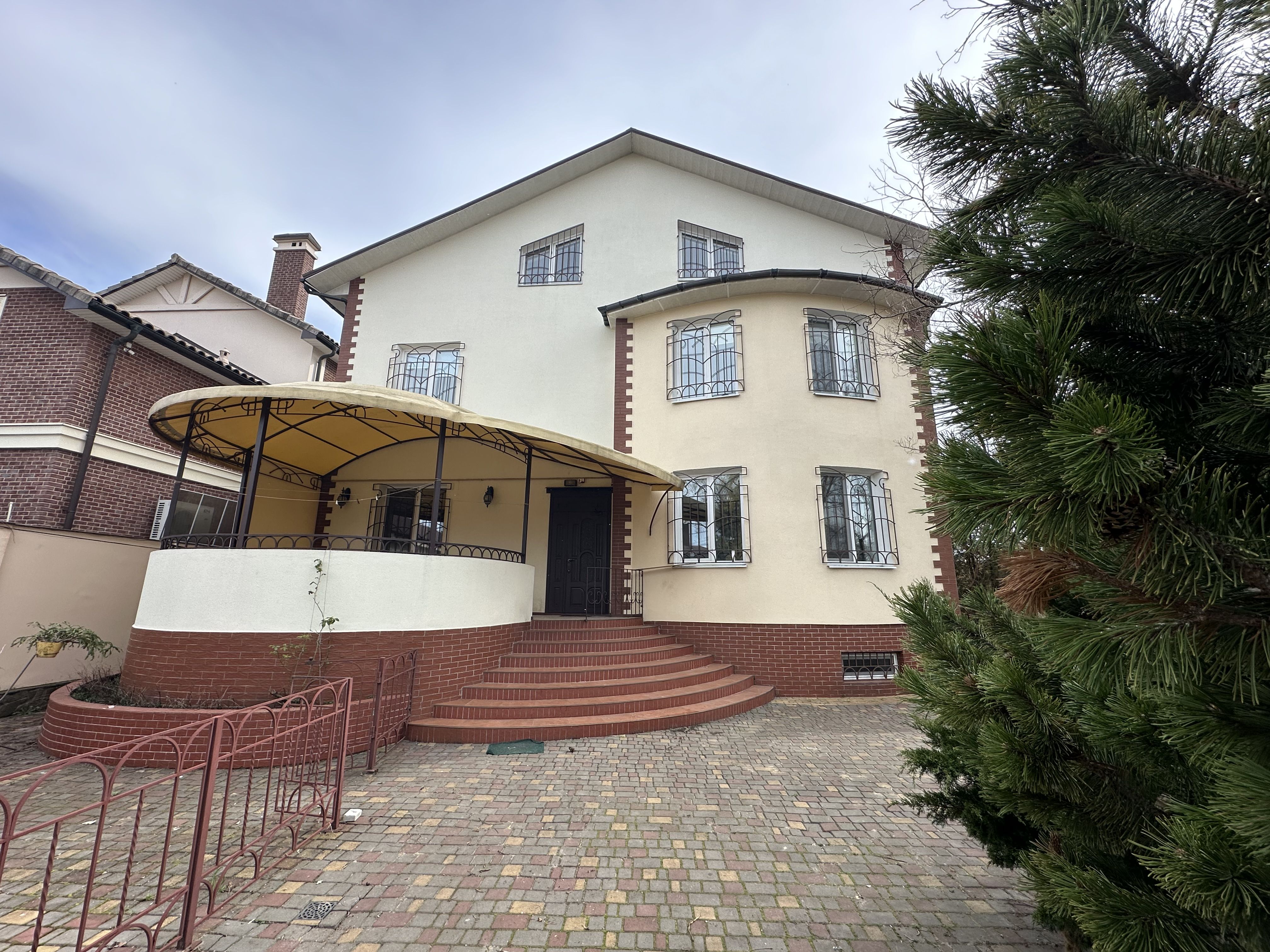 Будинок з басейном на вул. Купріна, ділянка 7,49 соток ID 52941 (Фото 1)