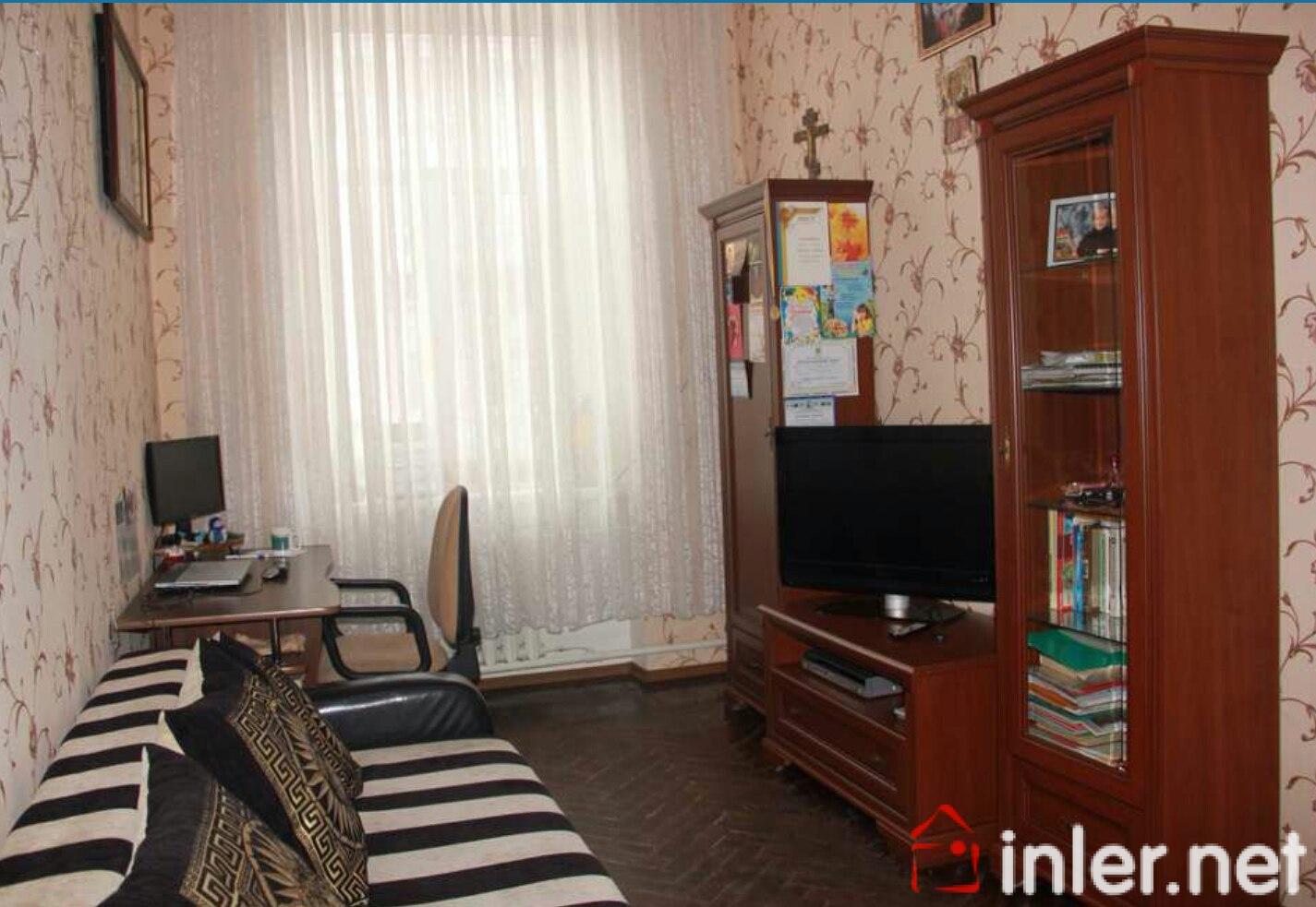 Продам четырехкомнатную квартиру в самом центре Одессы