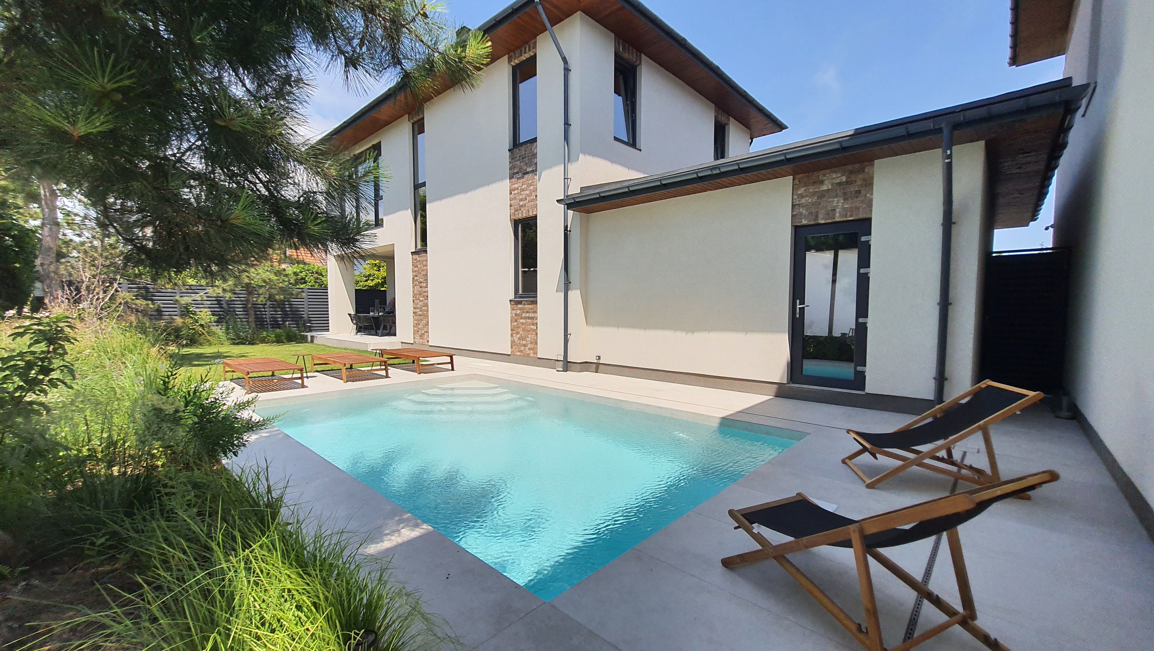 Современный дом с бассейном на 16-ой ст. Большого Фонтана.  ID 52169 (Фото 1)