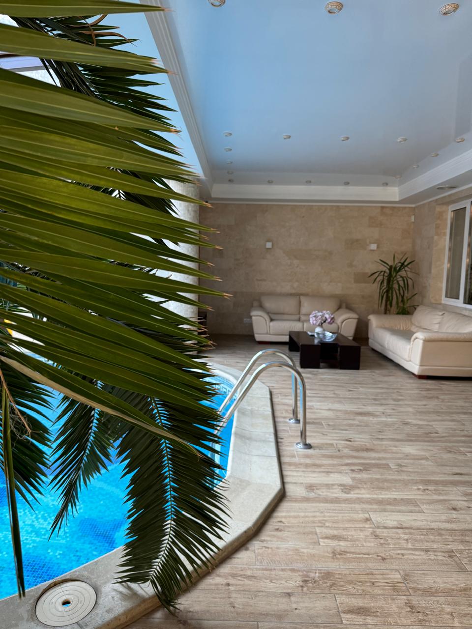 Дом с бассейном и баней в районе Аркадии ID 53545 (Фото 2)