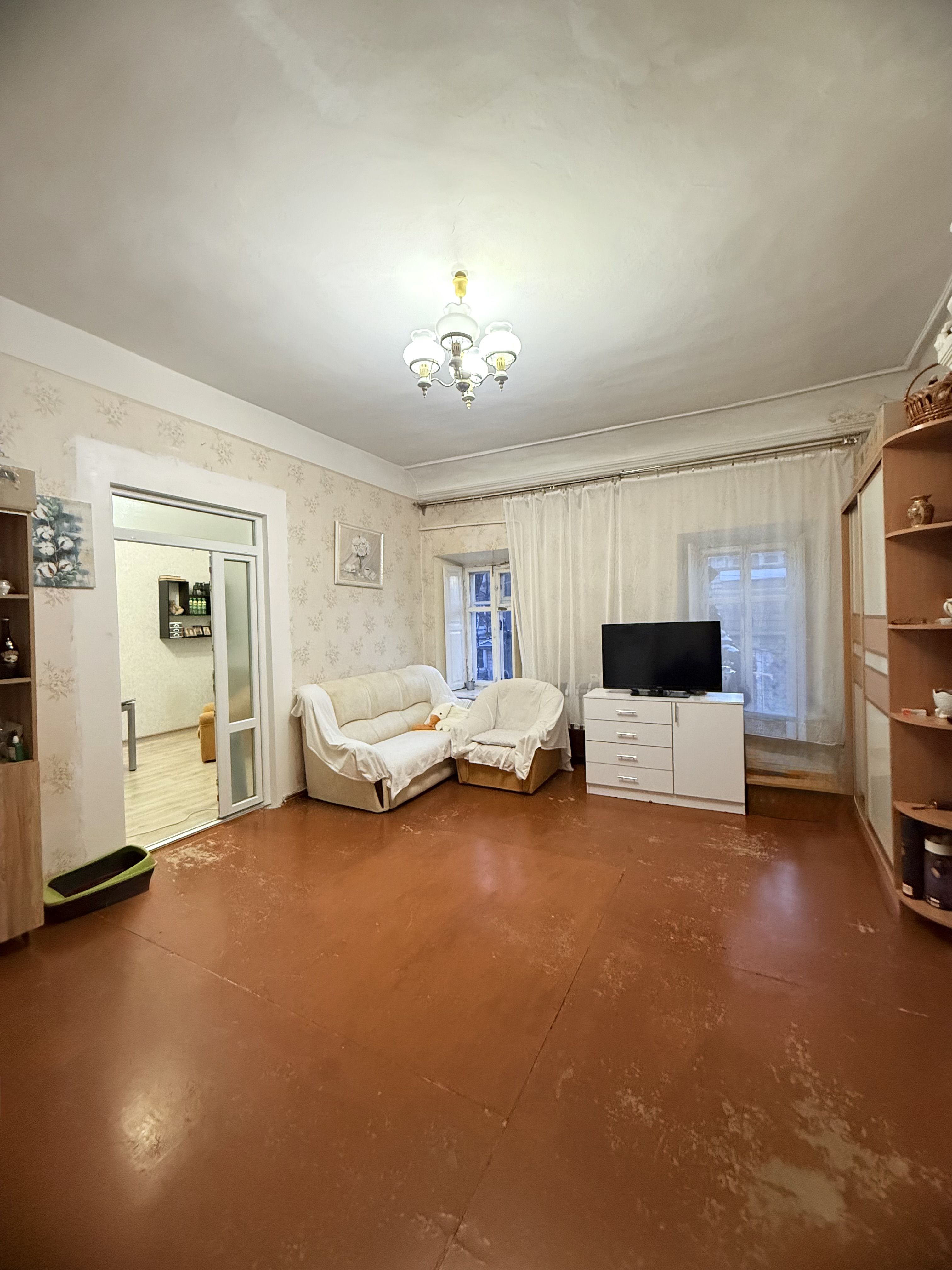 Продаётся тихая и светлая двухкомнатная квартира в центре города. ID 54002 (Фото 2)