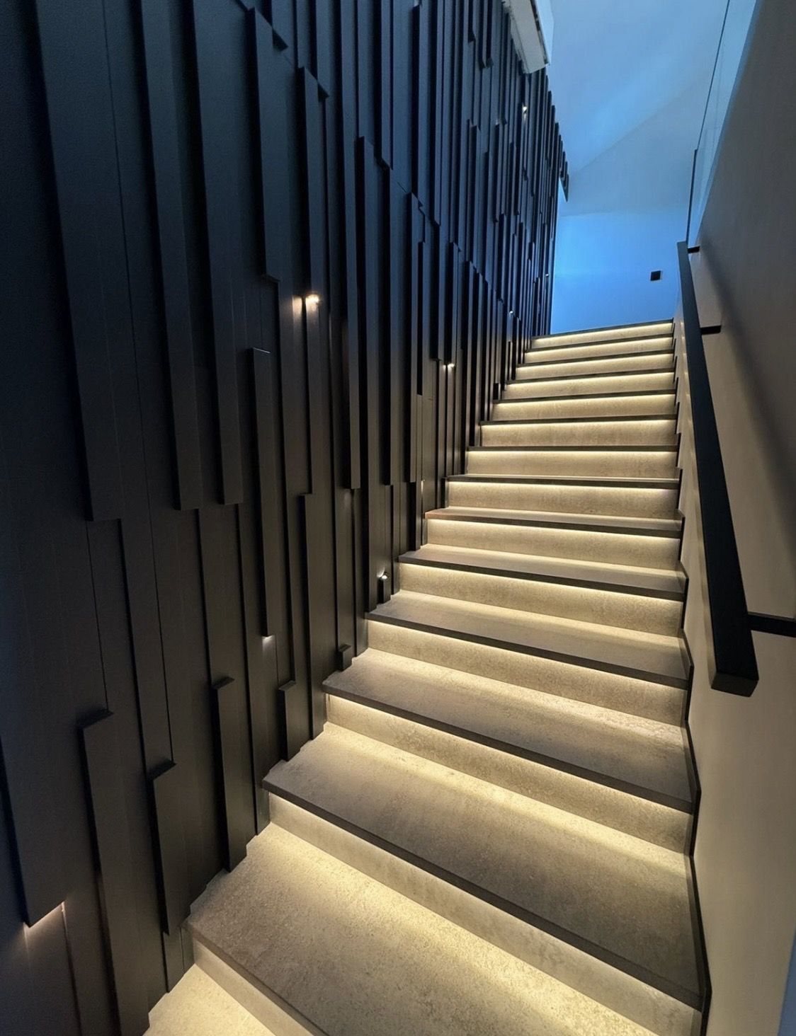 Современный дом с камином и бассейном на 10 ст. Б. Фонтана. ID 54020 (Фото 9)