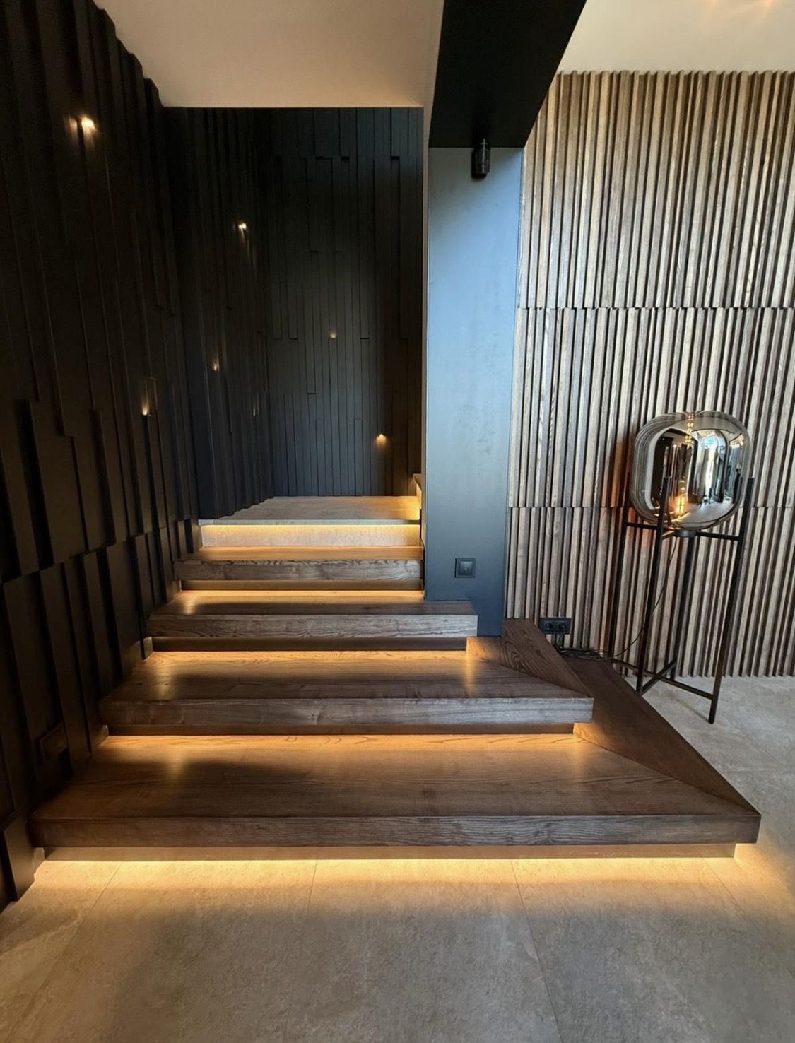 Современный дом с камином и бассейном на 10 ст. Б. Фонтана. ID 54020 (Фото 14)