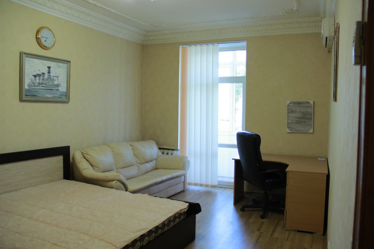 Трехкомнатная Сталинка в Центре  на ул. Бунина. Средний этаж ID 54048 (Фото 4)