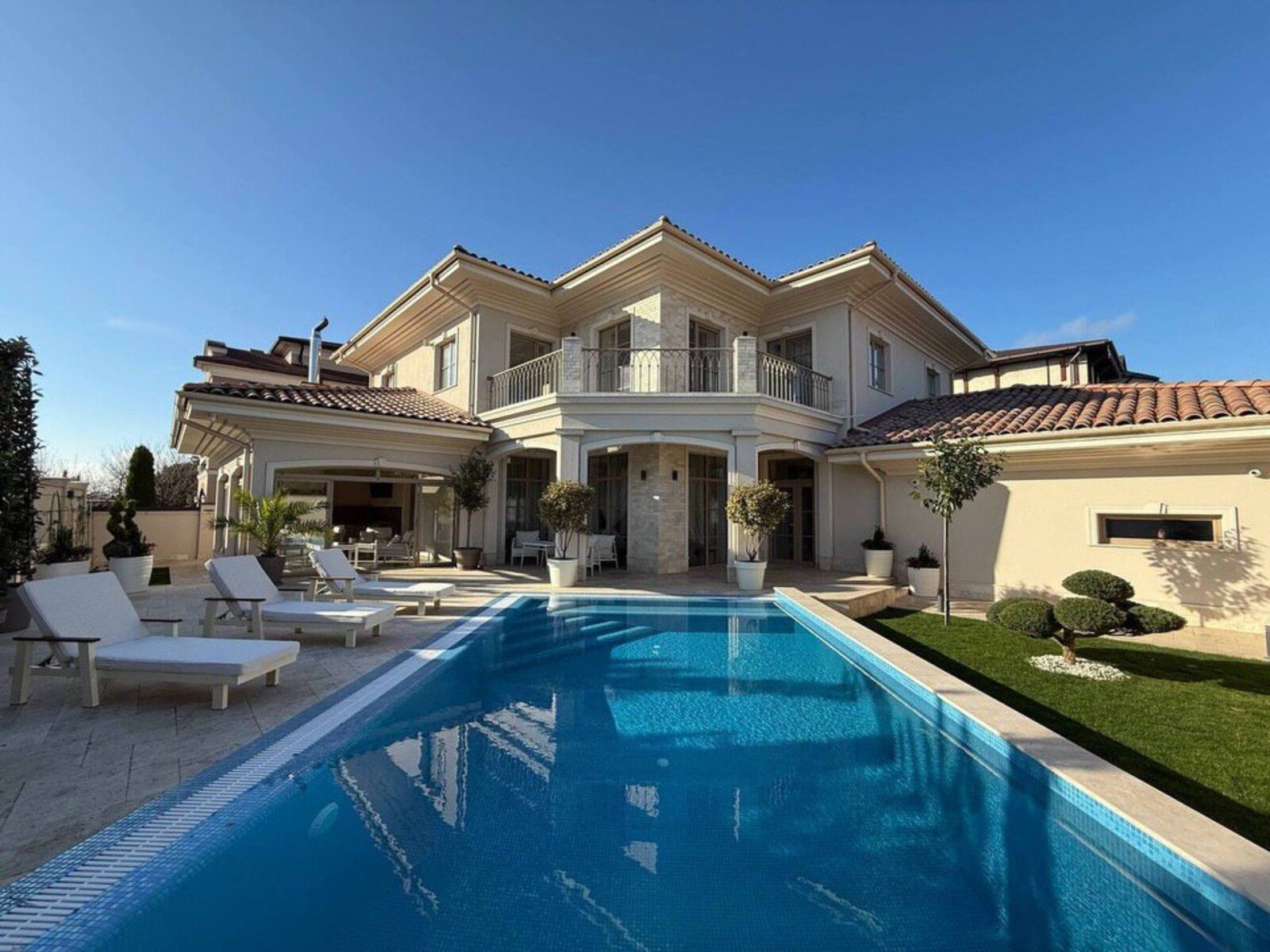 Новый премиальный дом 330 м² с бассейном в Совиньоне ID 54053 (Фото 2)