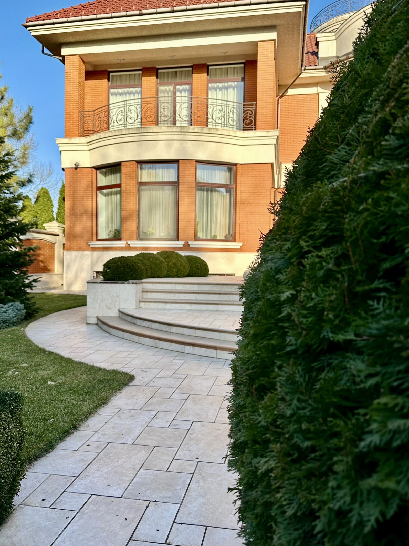 Особняк с бассейном в закрытом элитном кооператив на 11 ст.Б.Фонтана. ID 8 (Фото 32)