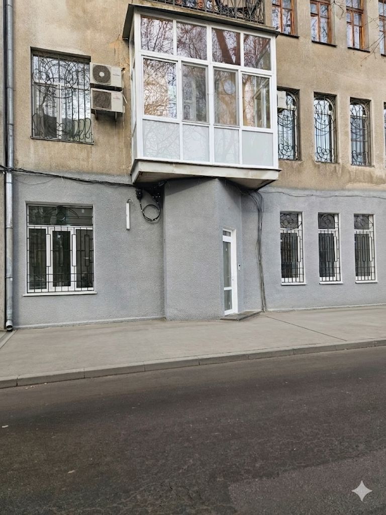 Фасадное помещение 144 кв м на Французском бульваре с ремонтом. ID 54136 (Фото 1)