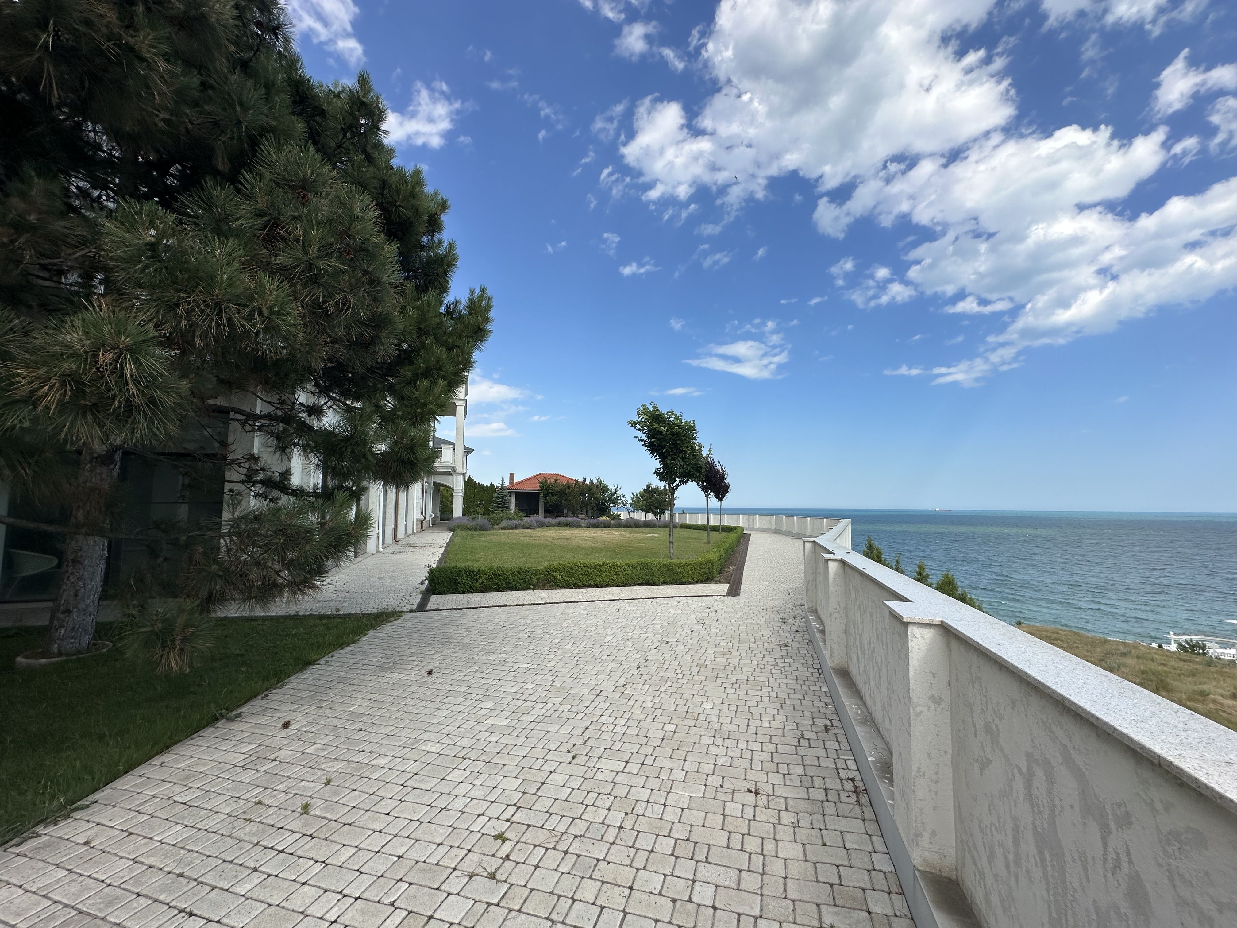 Элитный особняк 1100 м² на 1-й линии моря в Сосновом берегу ID 52200 (Фото 3)