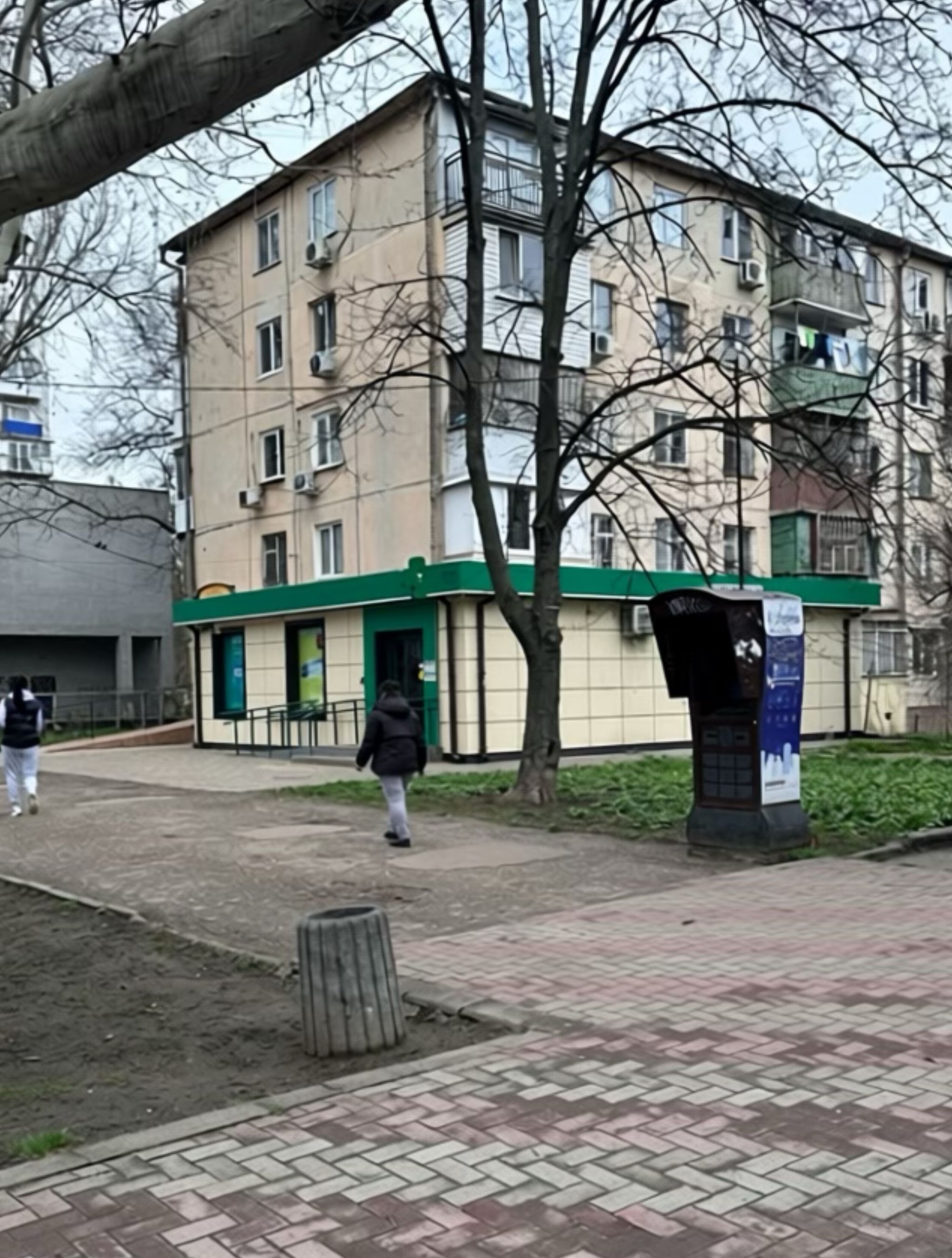 Аренда. Фасадное угловое помещение 99 м² на Филатова, трафик ID 54165 (Фото 3)