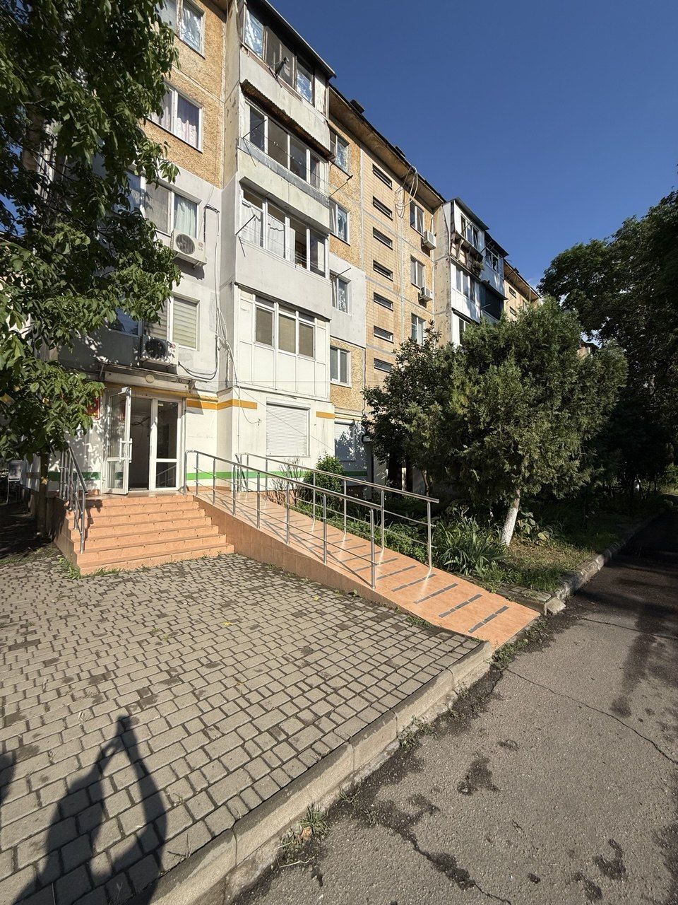 Аренда фасадного помещения на пр-те Небесной Сотни, 52 м2.  ID 54287 (Фото 1)