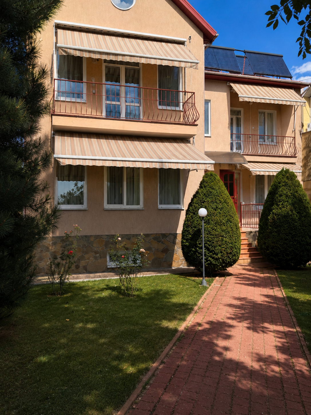 Дом 430 м² с бассейном и участком 15 соток у моря в Киевском районе. ID 54371 (Фото 2)