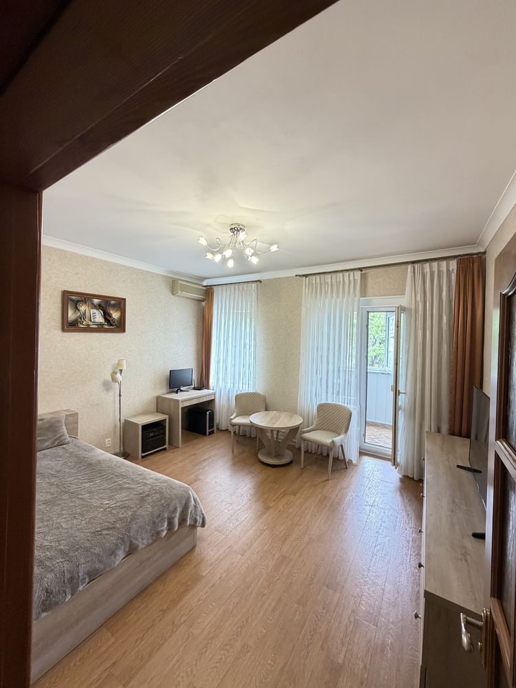 2-комнатная с ремонтом и большим балконом рядом с центром ID 54384 (Фото 1)