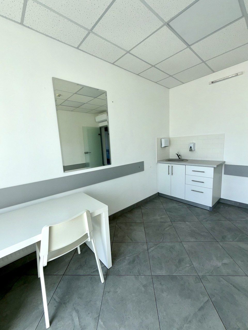 Готовый медицинский центр 90 м² с ремонтом в новом ЖК ID 52514 (Фото 4)