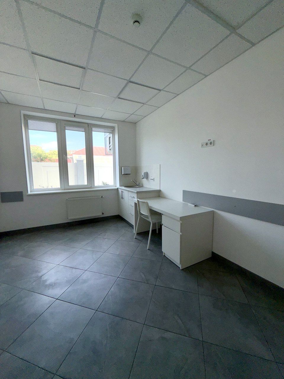 Готовый медицинский центр 90 м² с ремонтом в новом ЖК ID 52514 (Фото 3)